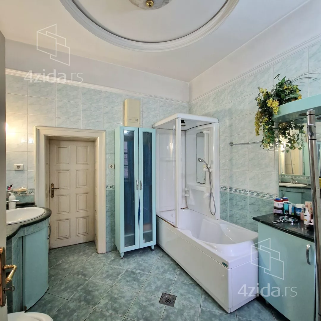 Šestosoban stan | 4zida