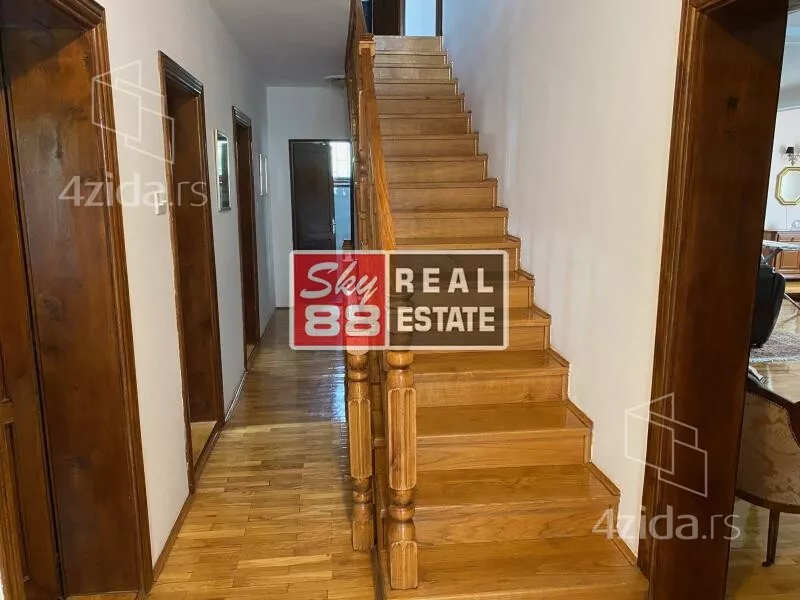 Šestosoban stan | 4zida