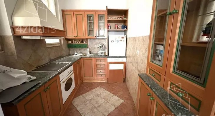 Šestosoban stan | 4zida