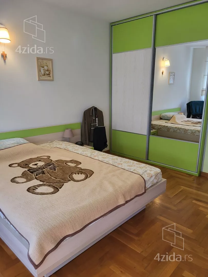 Petosoban stan | 4zida