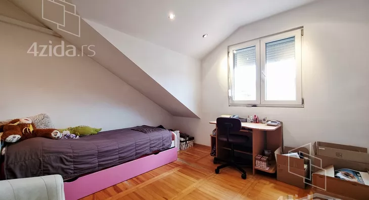 Petosoban stan | 4zida