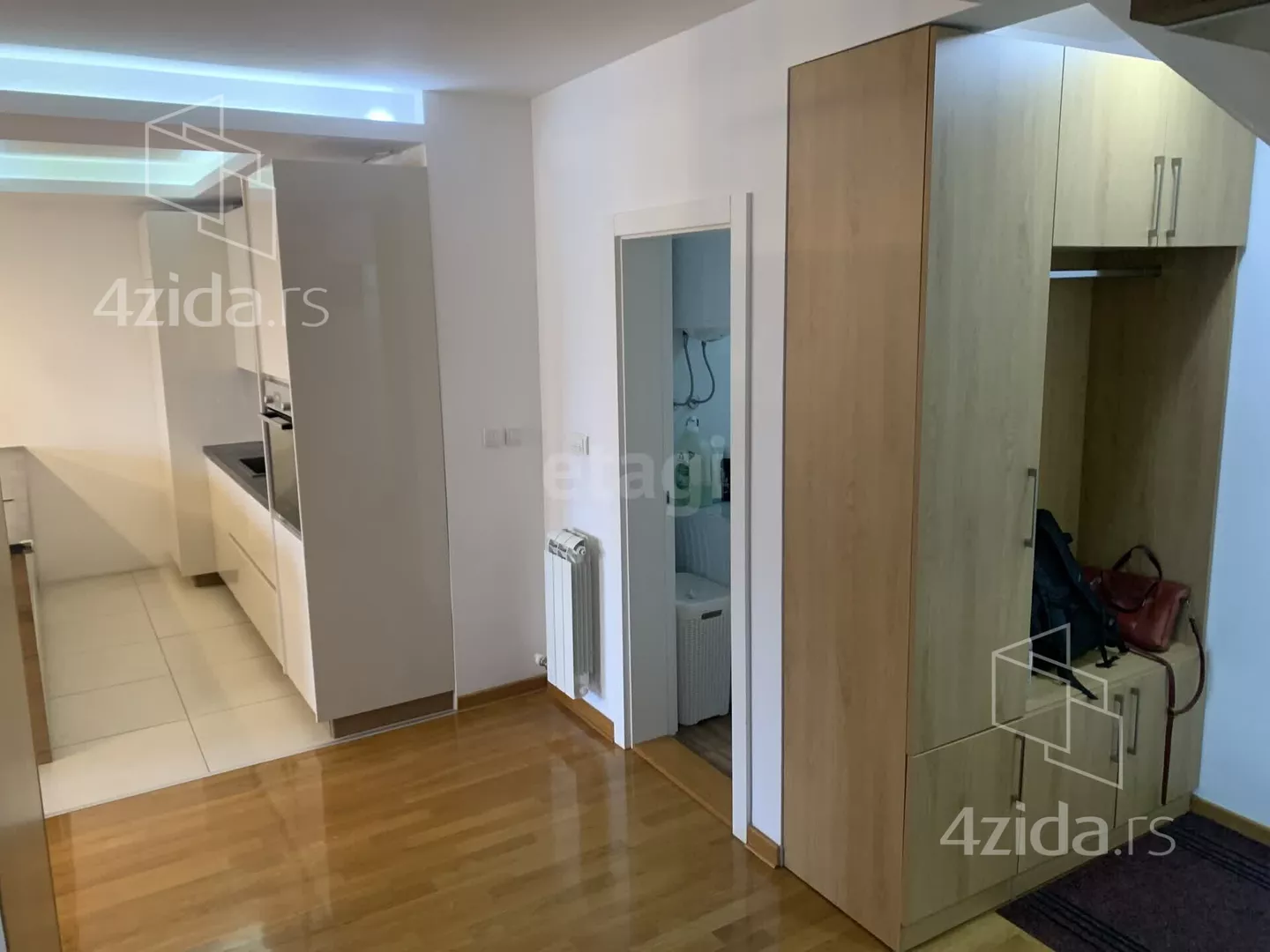 Četvoroiposoban stan | 4zida