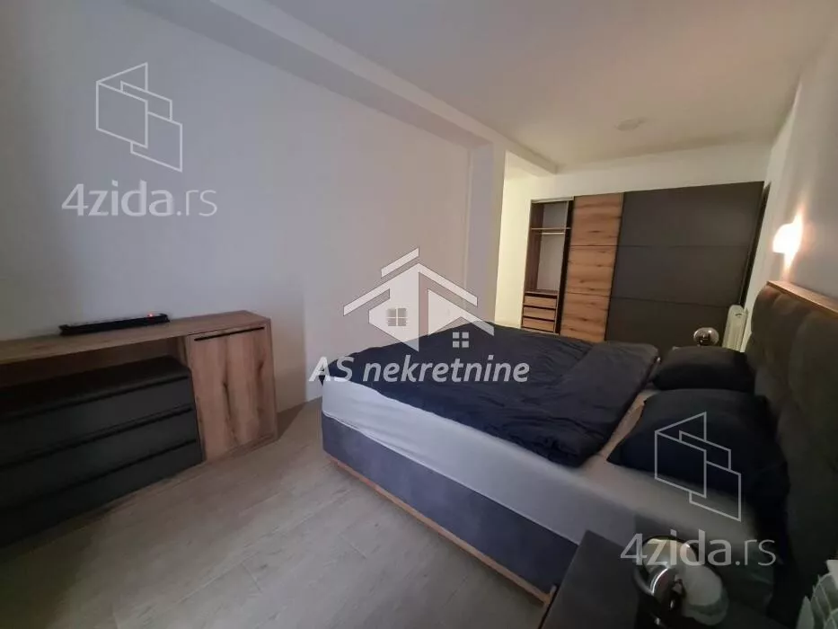 Šestosoban stan | 4zida