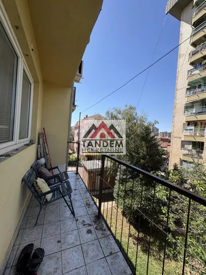 Crveni Pevac | 4zida.rs