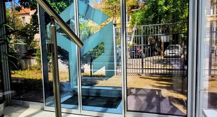 Poslovna zgrada | 4zida