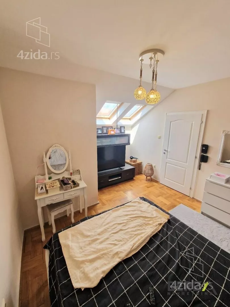 Troiposoban stan | 4zida