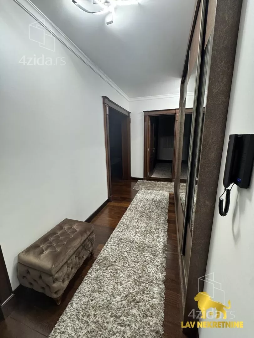 Troiposoban stan | 4zida