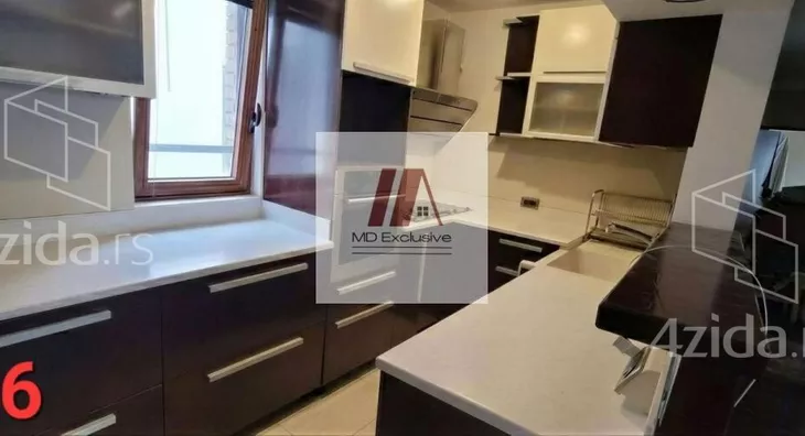 Četvoroiposoban stan | 4zida