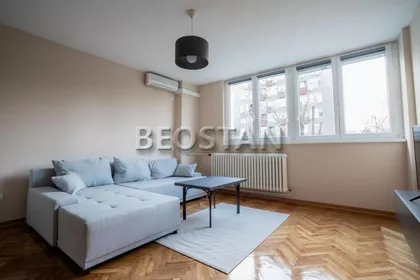 Pariske Komune | 4zida.rs