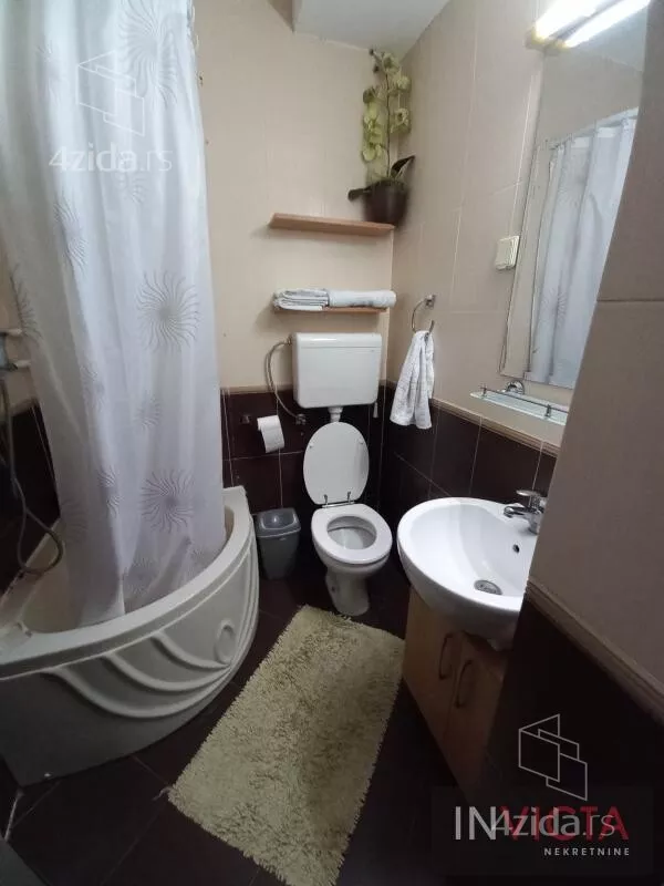 Petosoban stan | 4zida