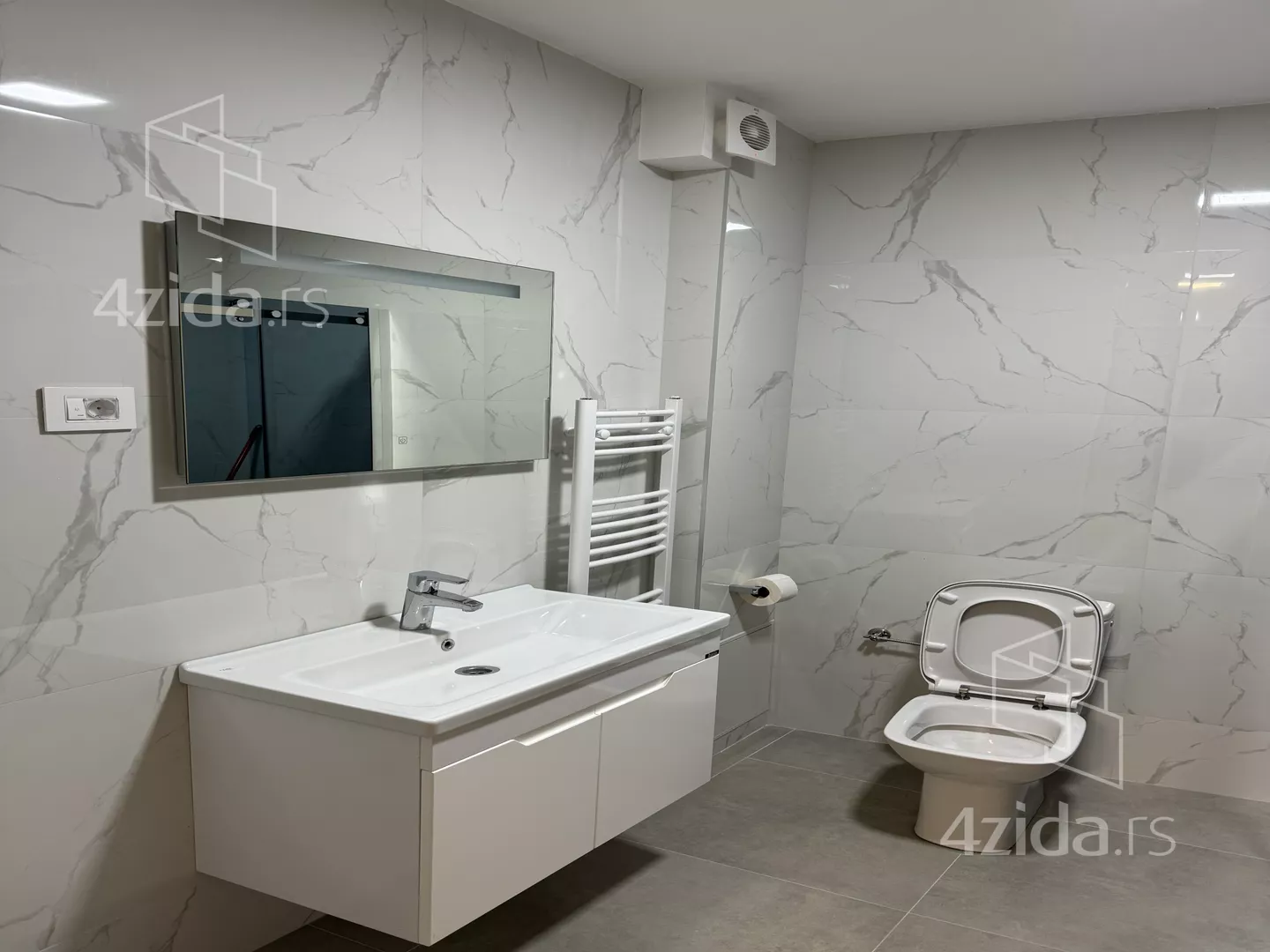 Četvoroiposoban stan | 4zida