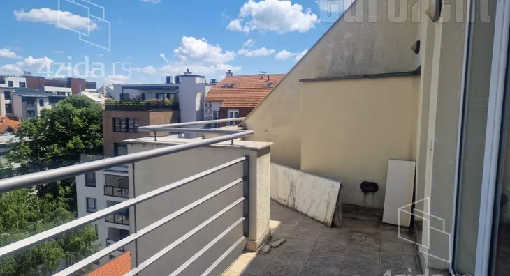 Šestosoban stan | 4zida