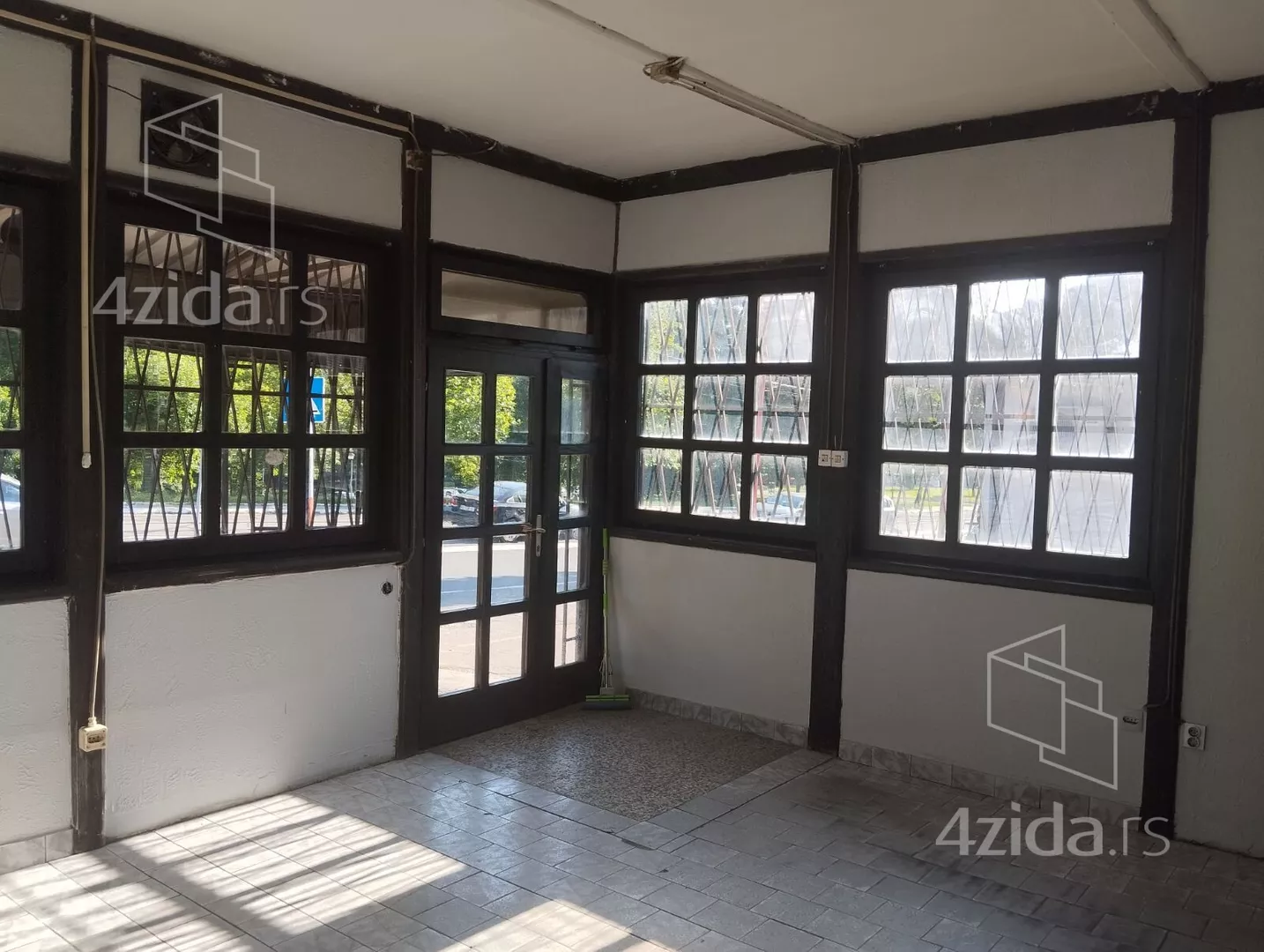 Lokal | 4zida