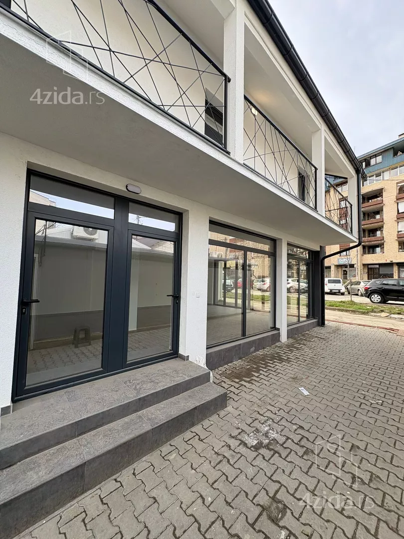 Poslovna zgrada | 4zida