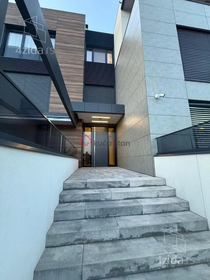 Petosoban stan | 4zida