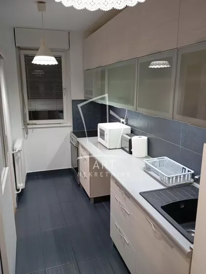 Mike Alasa | 4zida.rs