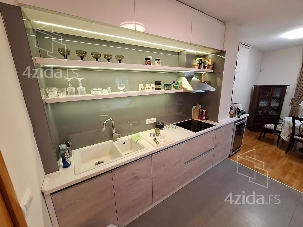 Petosoban stan | 4zida