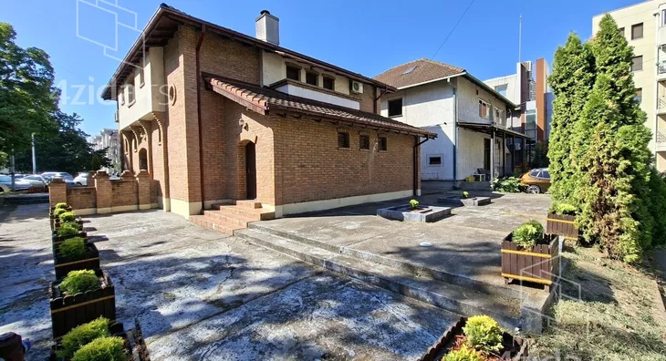 Poslovna zgrada | 4zida