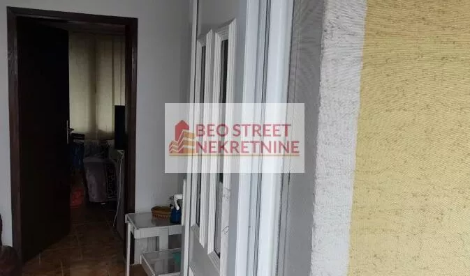 Poslovna zgrada | 4zida