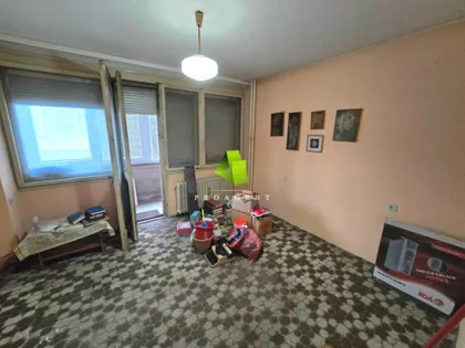 Crveni Pevac | 4zida.rs