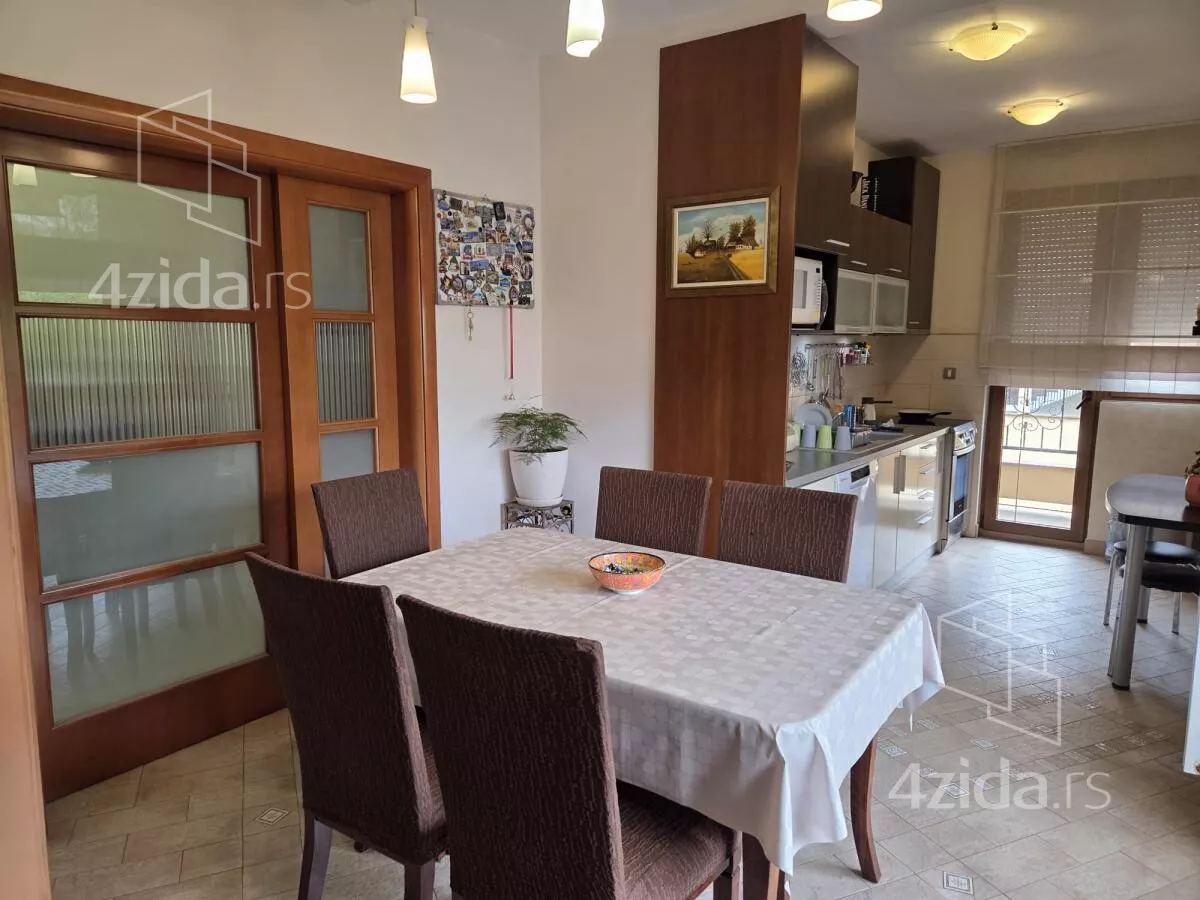 Petosoban stan | 4zida