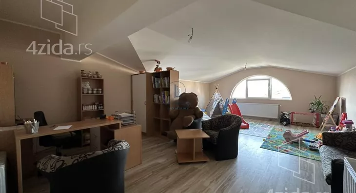 Četvoroiposoban stan | 4zida