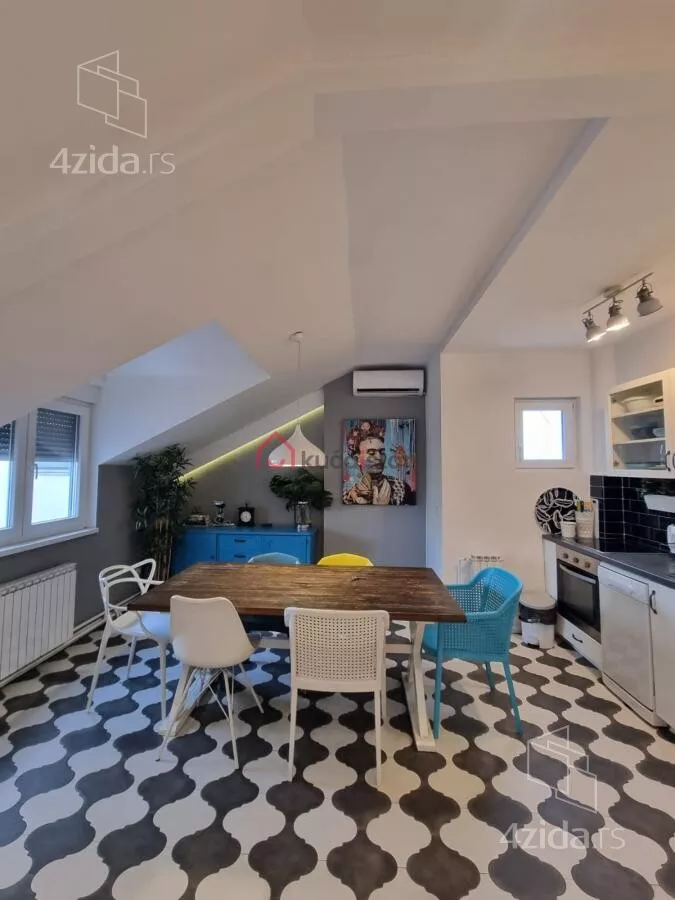 Sedmosoban stan | 4zida