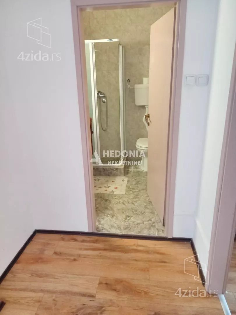 Poslovna zgrada | 4zida