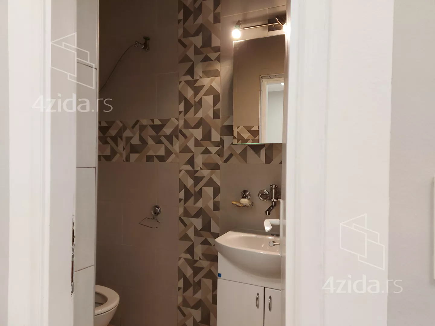 Lokal | 4zida