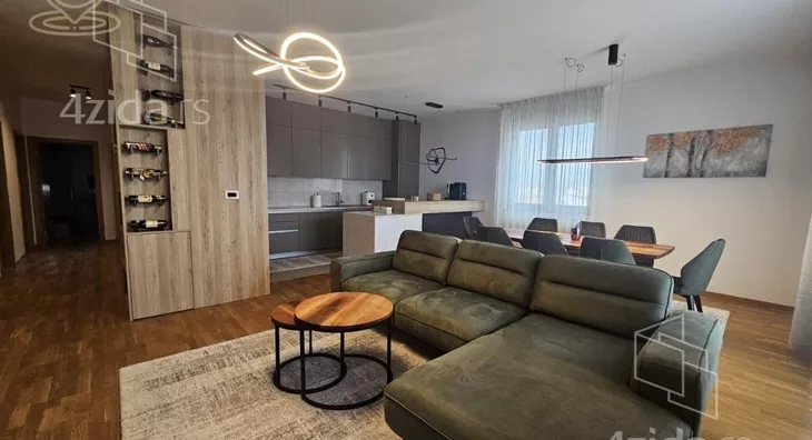 Četvoroiposoban stan | 4zida