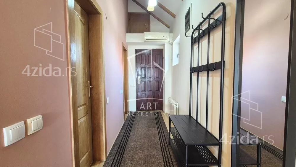 Četvoroiposoban stan | 4zida