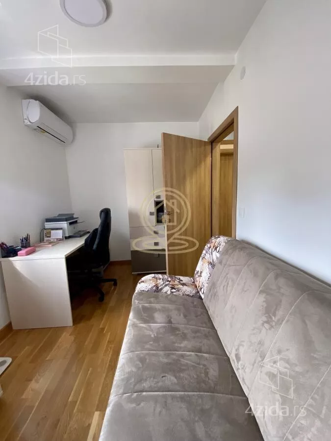 Četvoroiposoban stan | 4zida