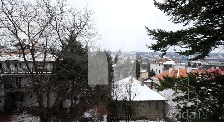 Četvoroiposoban stan | 4zida