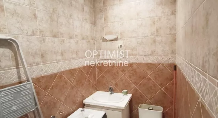 Šestosoban stan | 4zida