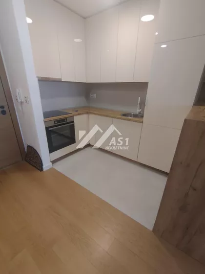 Heroja Pinkija | 4zida.rs