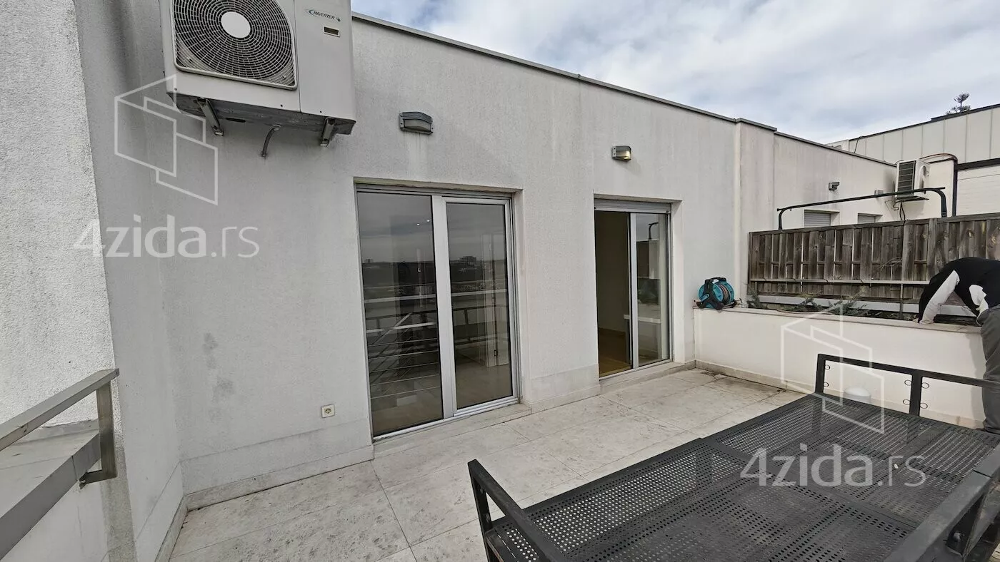 Četvoroiposoban stan | 4zida