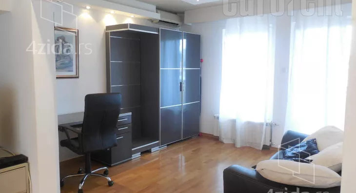 Četvoroiposoban stan | 4zida