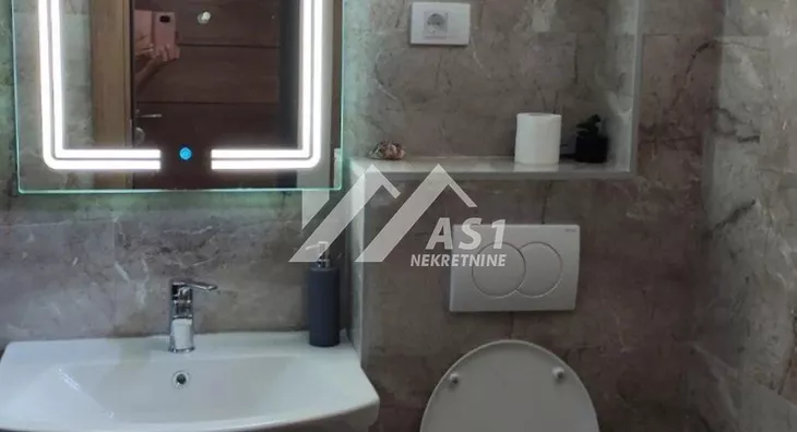 Poslovna zgrada | 4zida