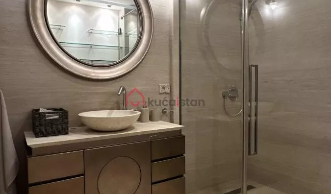 Četvoroiposoban stan | 4zida