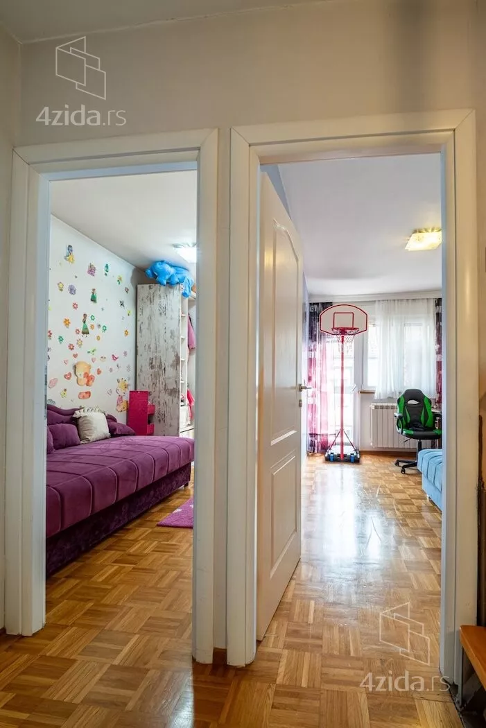 Petosoban stan | 4zida