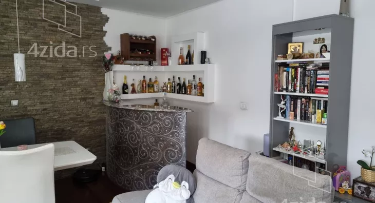 Četvoroiposoban stan | 4zida