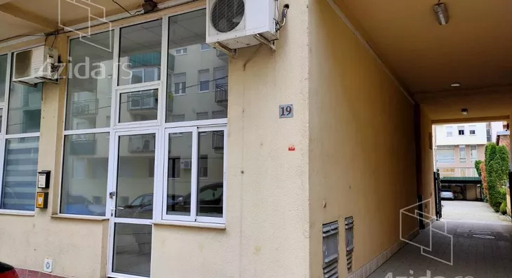 Poslovni prostor | 4zida