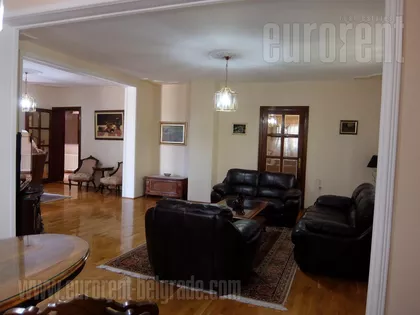 DEDINJE BELI DVOR | 4zida.rs