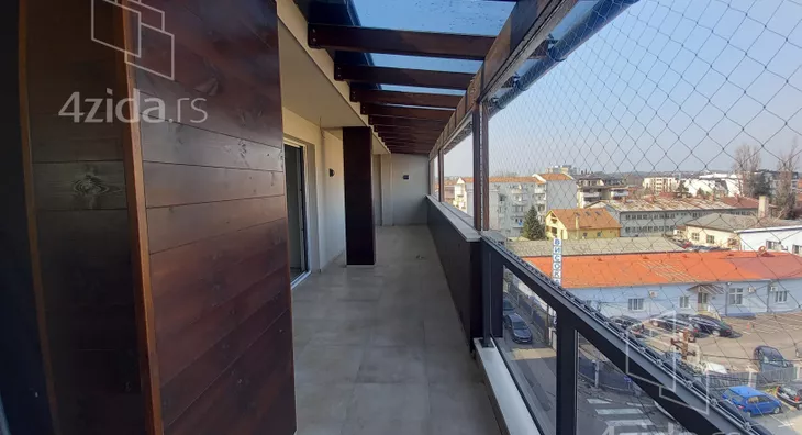 Petosoban stan | 4zida