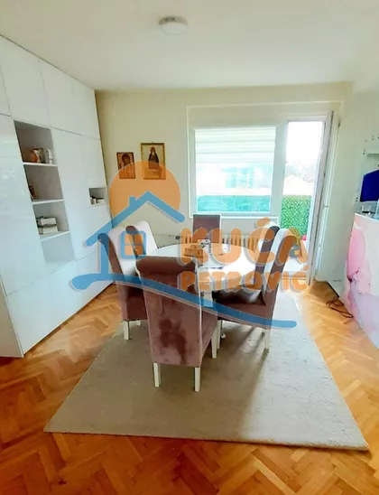 Trg Pavla Stojkovića | 4zida.rs