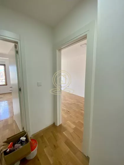 Crveni Pevac | 4zida.rs
