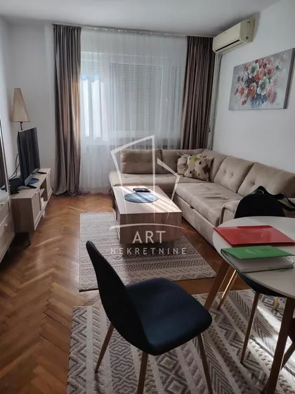 Poenkareova | 4zida.rs