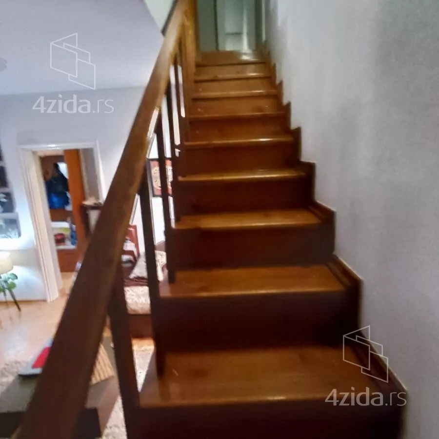 Četvoroiposoban stan | 4zida