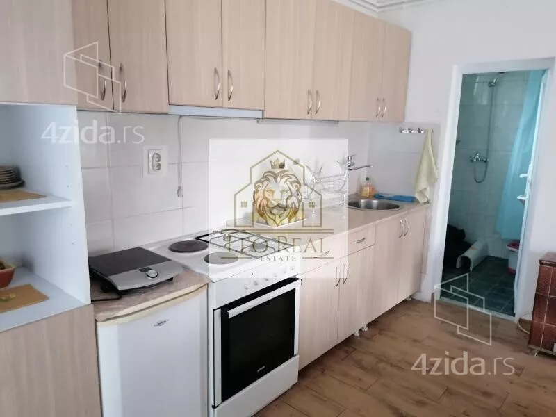 Sedmosoban stan | 4zida