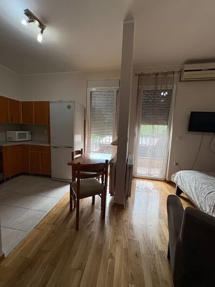 Radnička 1B | 4zida.rs